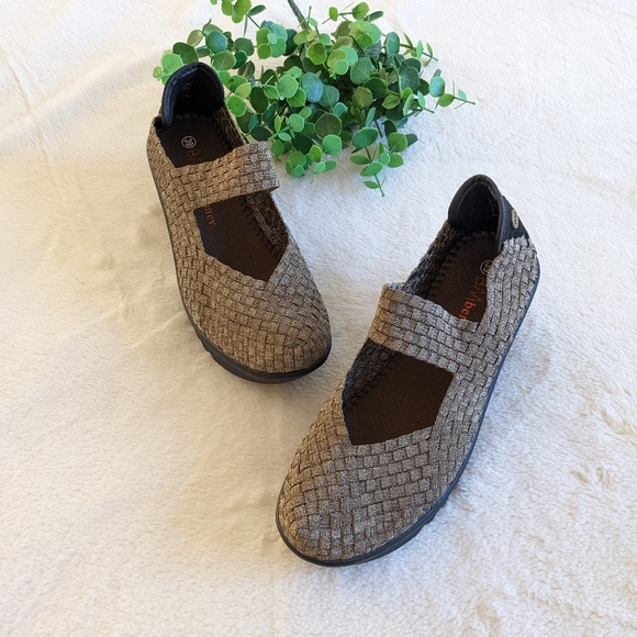 NWT Bernie Mev Mary Jane Wedges Size 8.5 - Picture 9 of 9